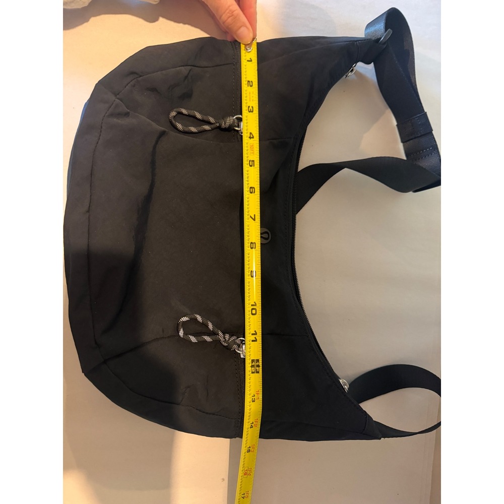 Lululemon Slouchy Sling Bag 6L Black Crossbody Purse - Picture 5 of 8